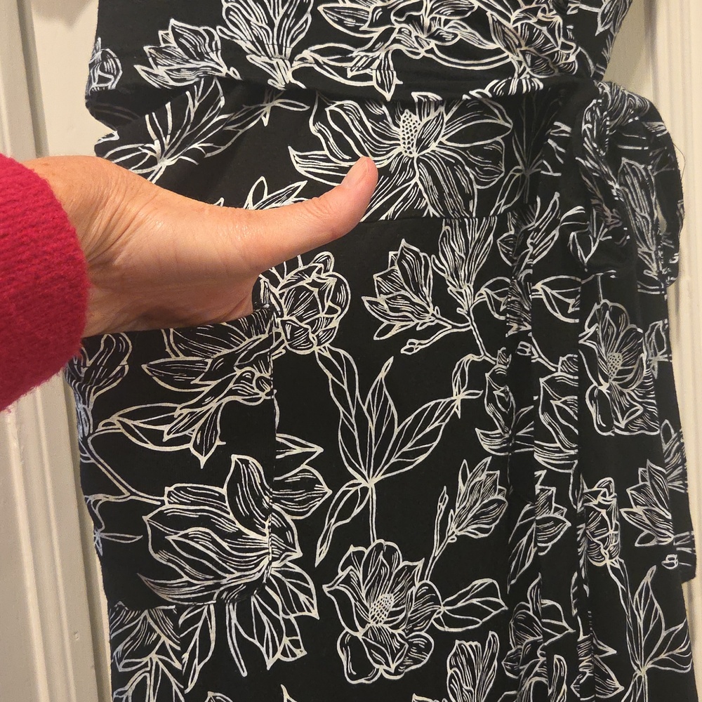 Beautiful, Sustainable, Maxi Wrap Dress In A Black/White Floral Pattern. Size S - Picture 4 of 13